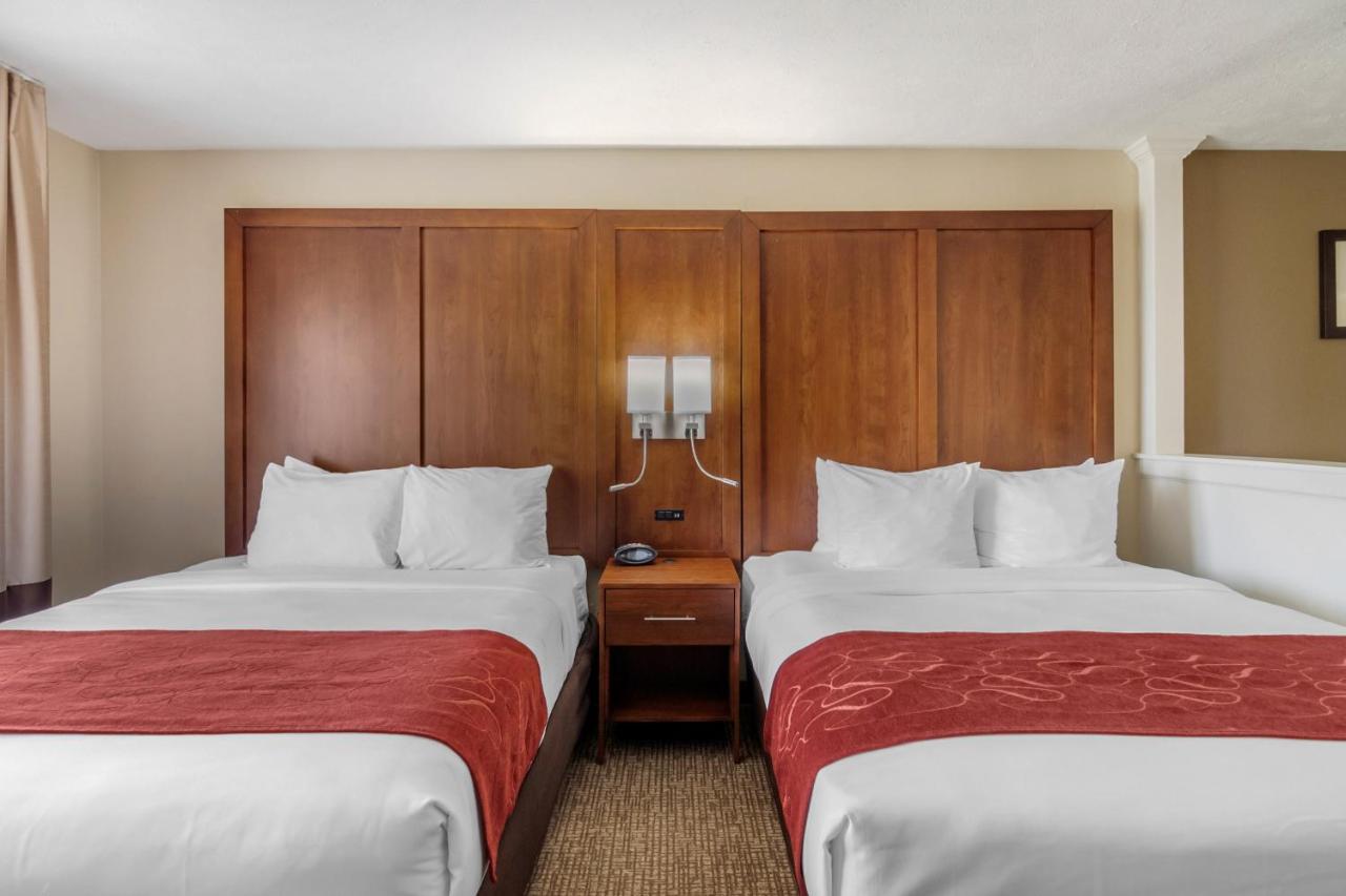 | Comfort Suites Speedway - Kansas City
