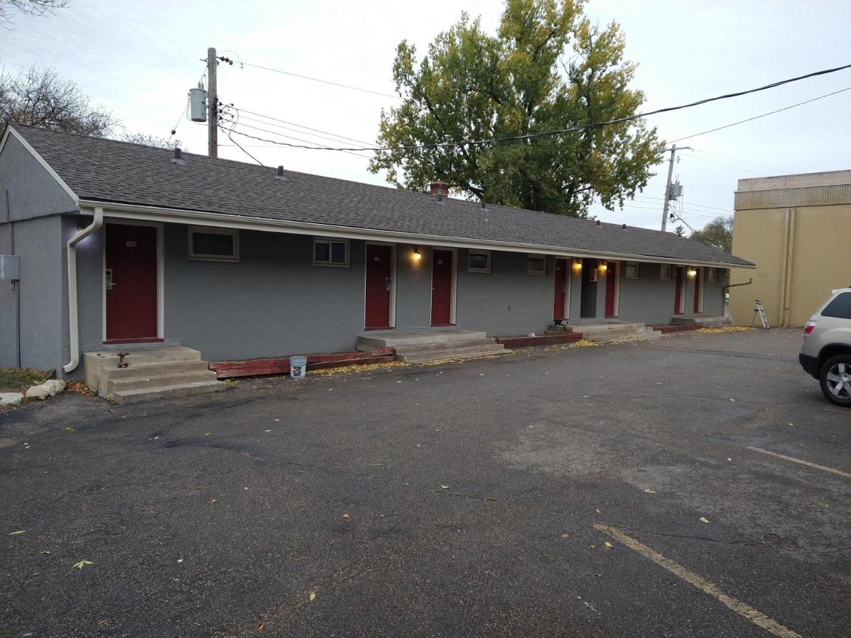 | Highway Motel