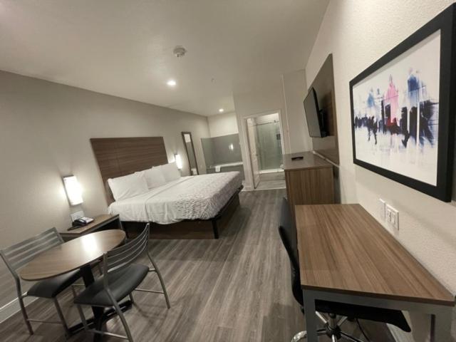 | Palace Inn Blue - Garth Rd