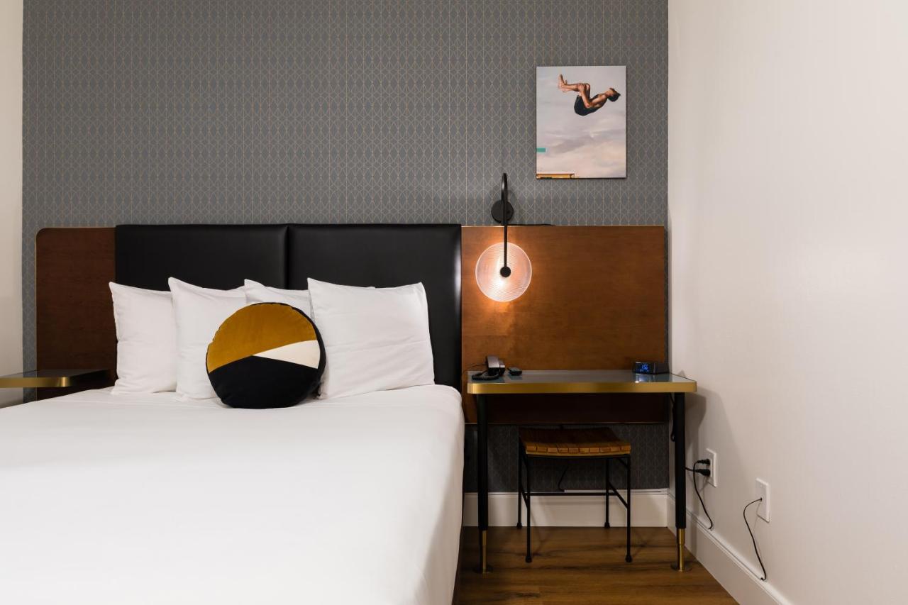 Standard Queen Room at Hotel Stratford