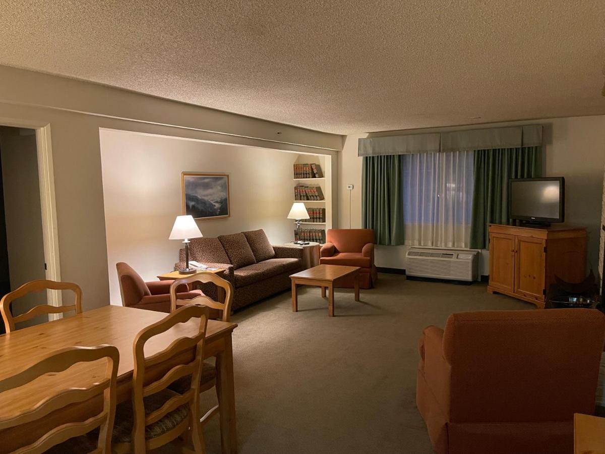 Executive Suite at Coast Inn at Lake Hood