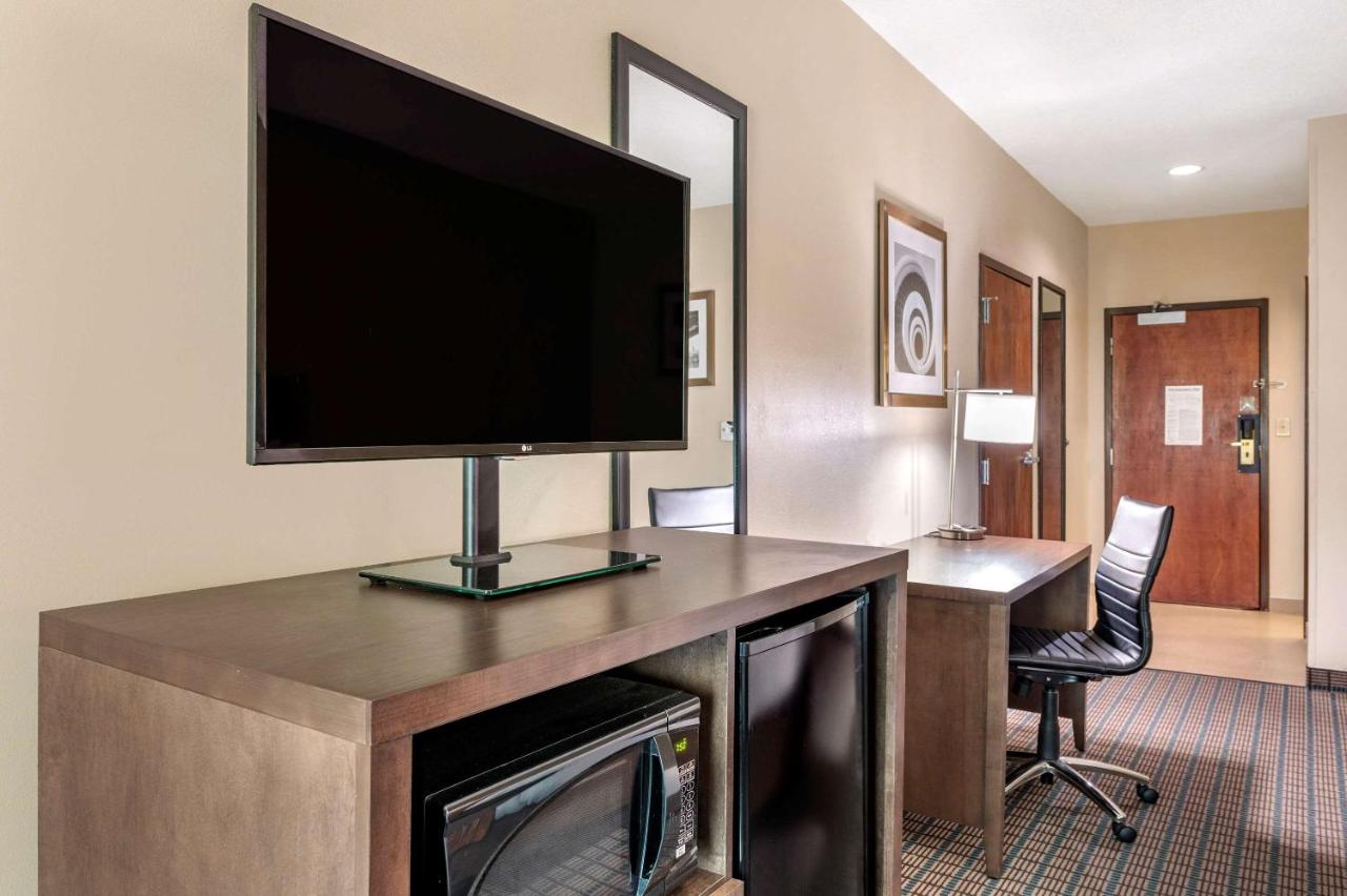 Efficiency Queen Suite - Non-Smoking at Comfort Inn & Suites Cincinnati Uptown Clifton