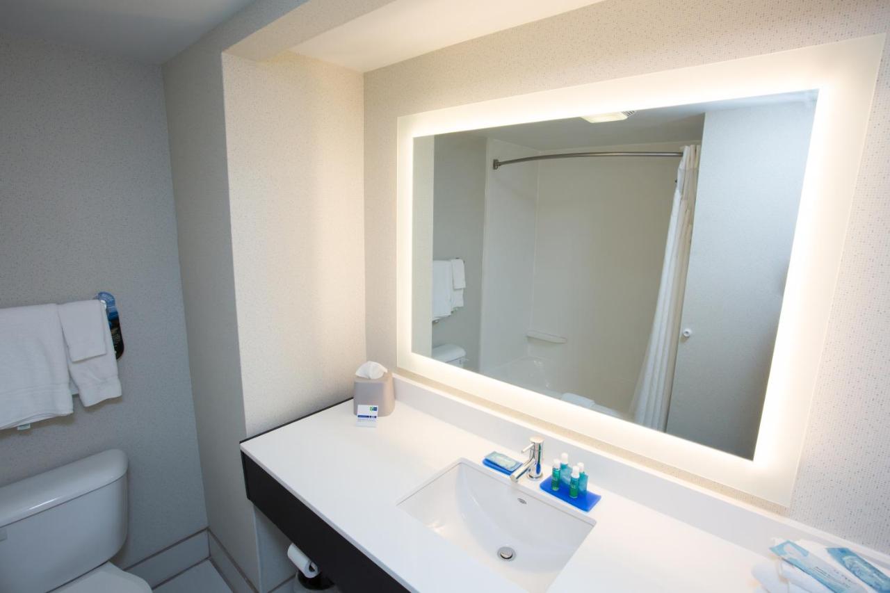 | Holiday Inn Express Wilmington, an IHG Hotel
