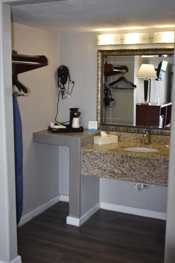 King Room - Non-Smoking at Days Inn by Wyndham Wildwood I-75