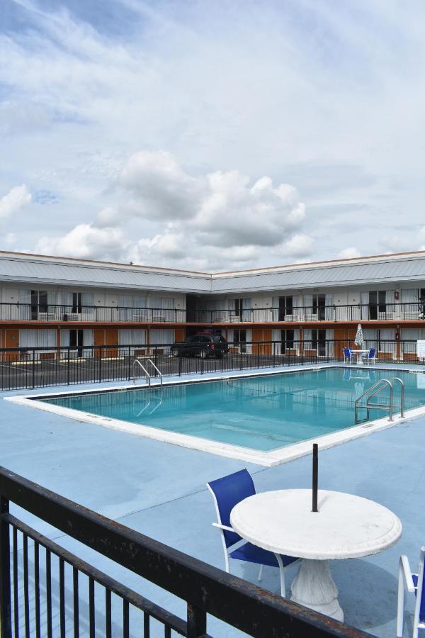 | Days Inn by Wyndham Wildwood I-75