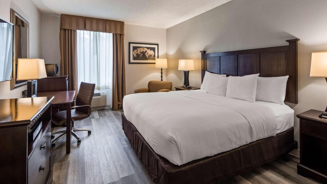 King Room at Best Western Paramus Hotel & Suites
