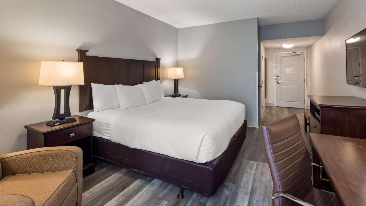 King Room at Best Western Paramus Hotel & Suites