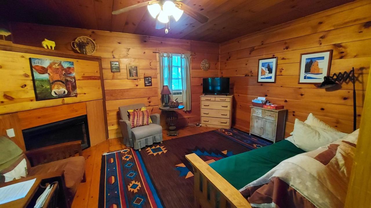| Henson Cove Place Bed and Breakfast w/Cabin