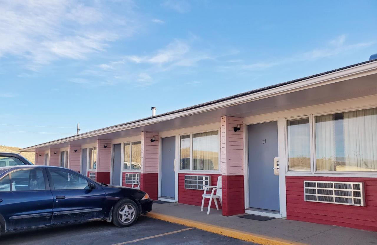  | The Budget Inn Express