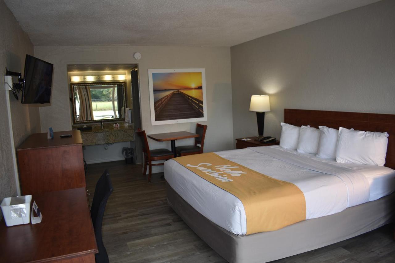 | Days Inn by Wyndham Wildwood I-75