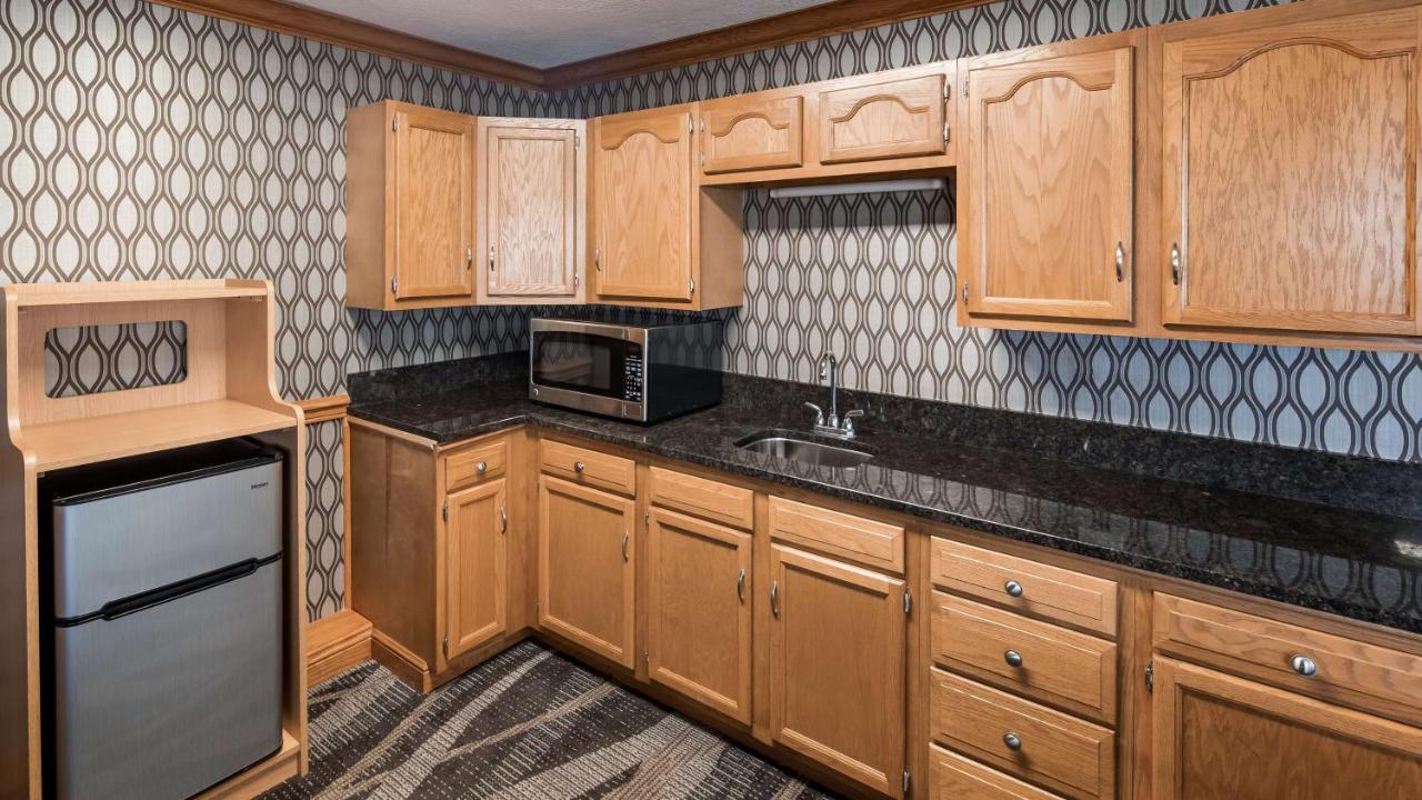  | Best Western Plus North Canton Inn & Suites