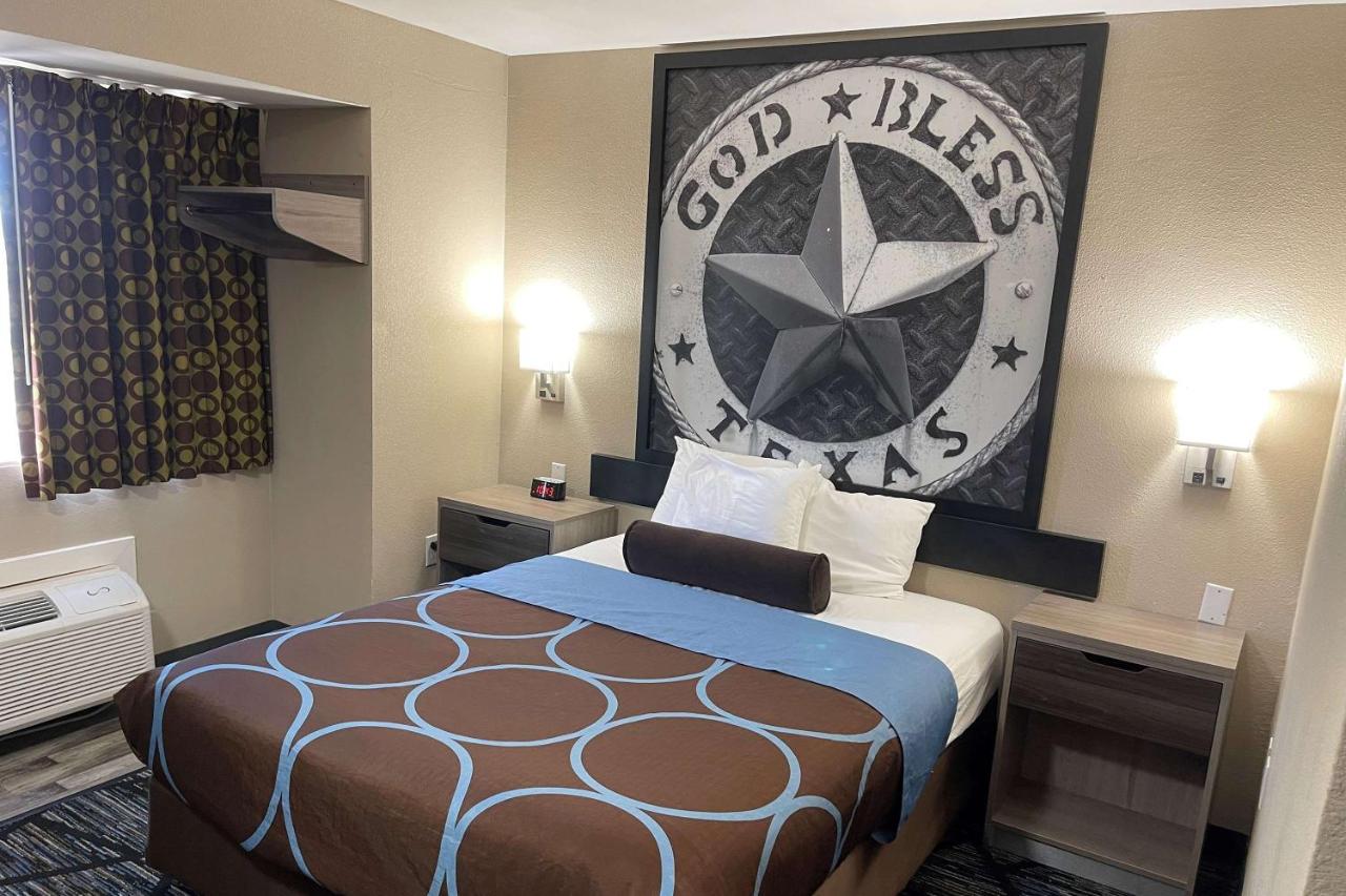 Queen Room - Non-Smoking at Super 8 by Wyndham San Antonio Downtown NE