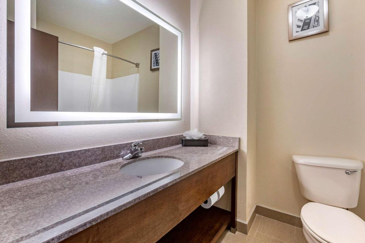 Efficiency Queen Suite - Non-Smoking at Comfort Inn & Suites Cincinnati Uptown Clifton