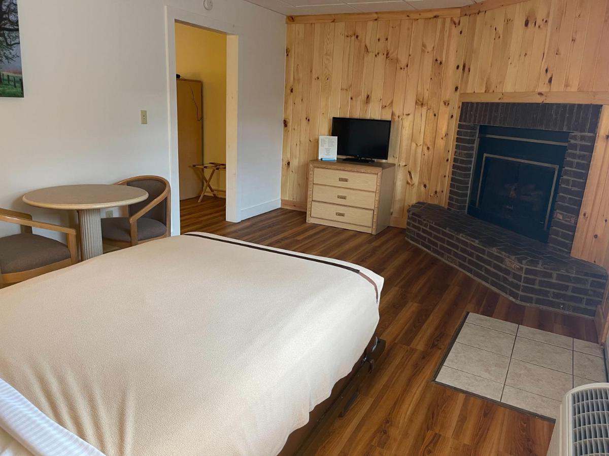 | Zoders Inn and Suites