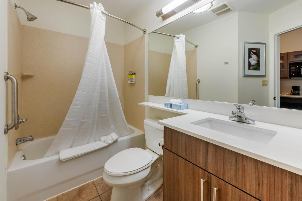 | Candlewood Suites Fort Myers/Sanibel Gateway, an IHG Hotel