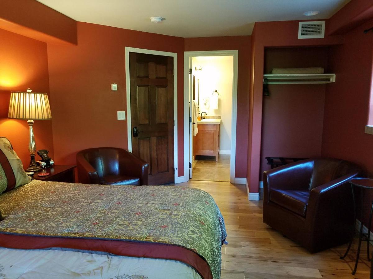  | Fox Den Bed & Breakfast