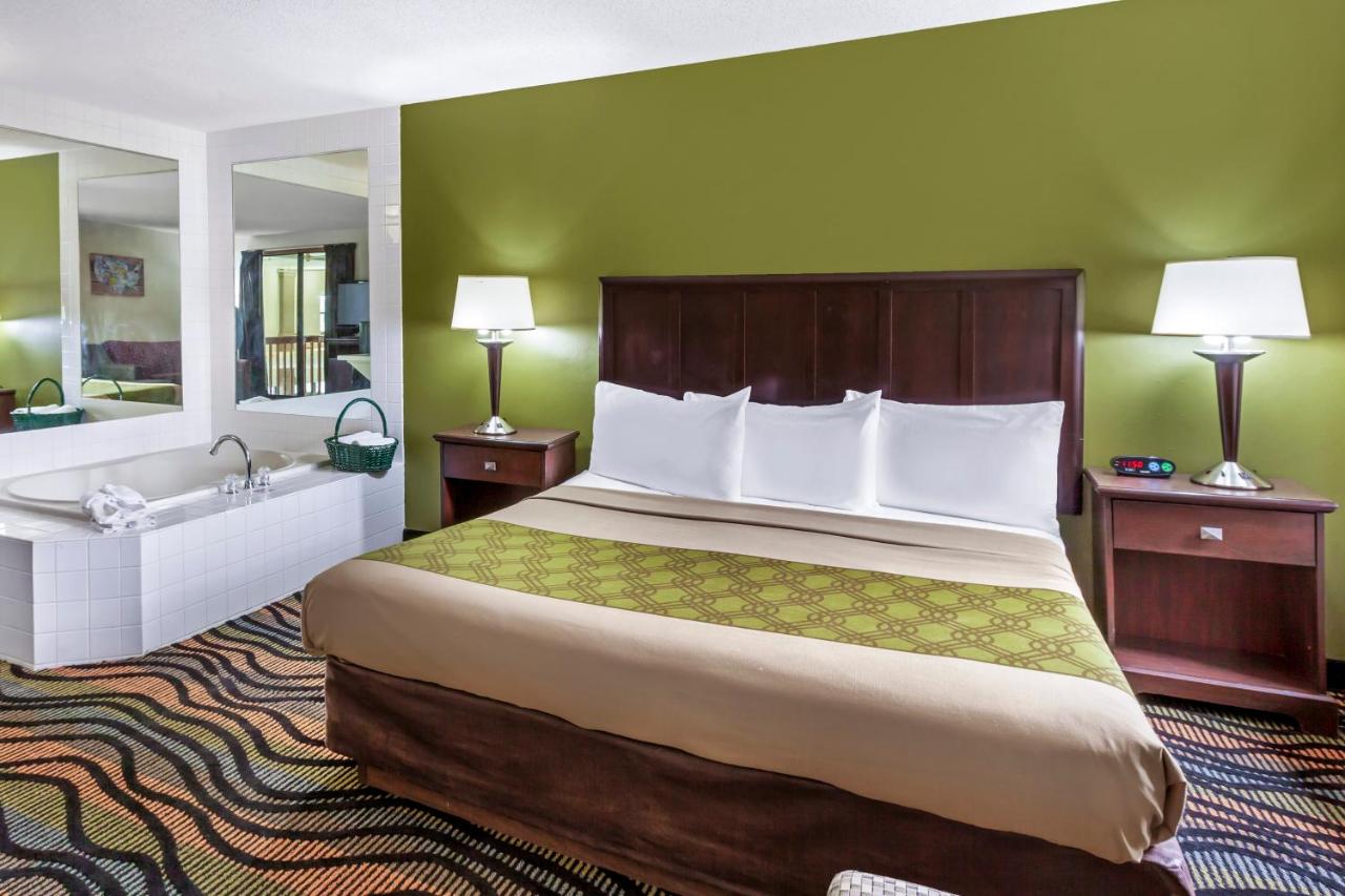 King Suite - Non-Smoking at Econo Lodge Inn & Suites