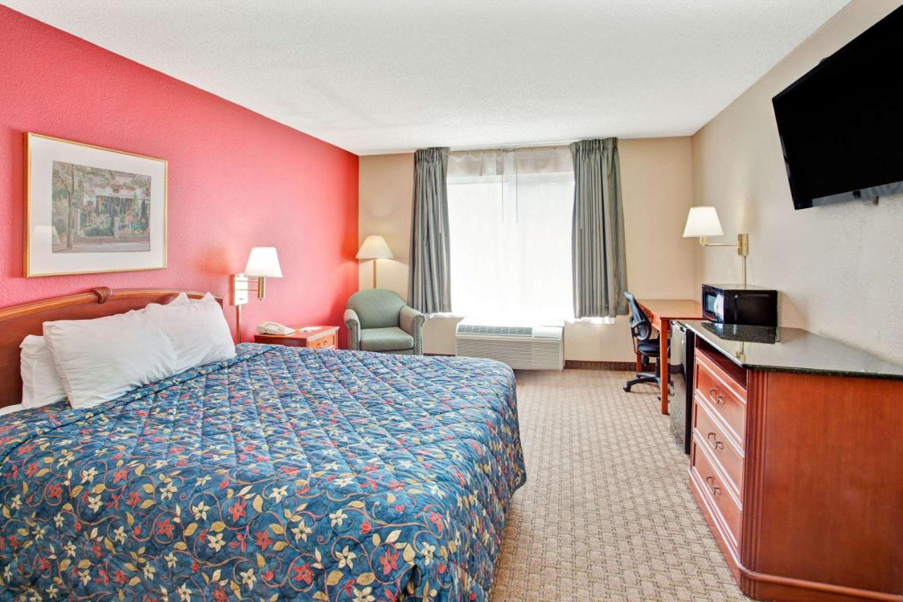 King Room - Disability Access/Non-Smoking at Days Inn by Wyndham Marietta-Atlanta-Delk Road