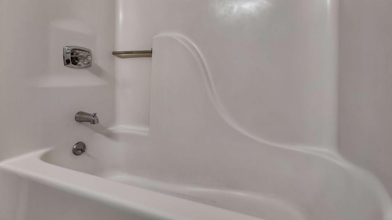 Queen Suite with Sofa Bed - Non Smoking at Best Western Lapeer Inn