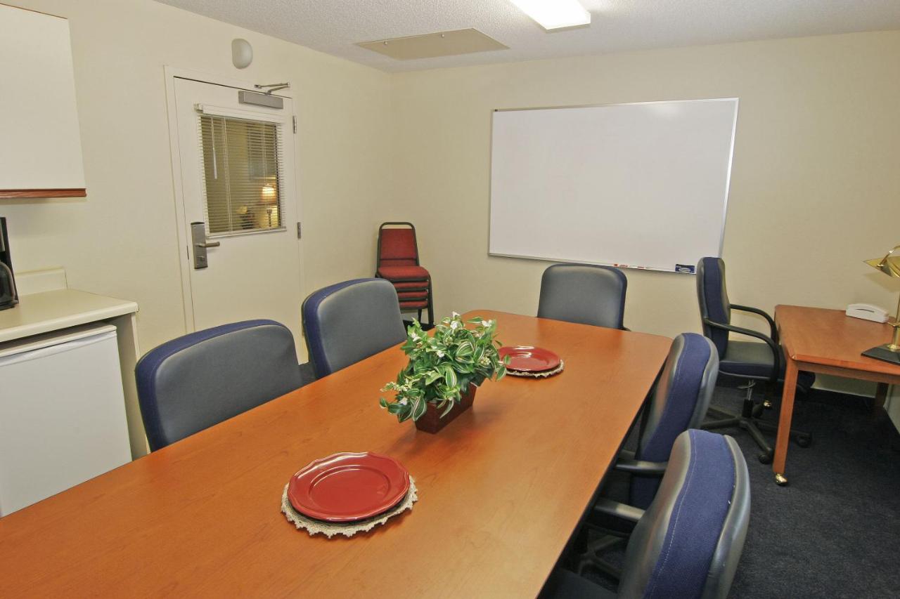 | Candlewood Suites Newport News-Yorktown, an IHG Hotel