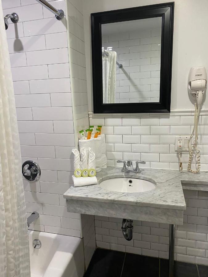 Deluxe Suite at Bogart Hotel