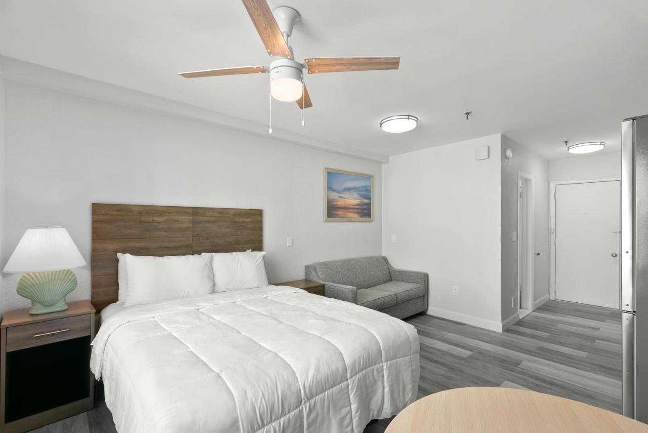 | Grand Shores West