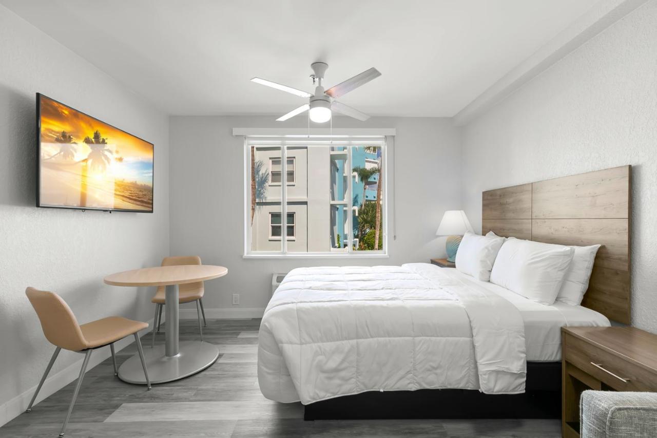 | Grand Shores West