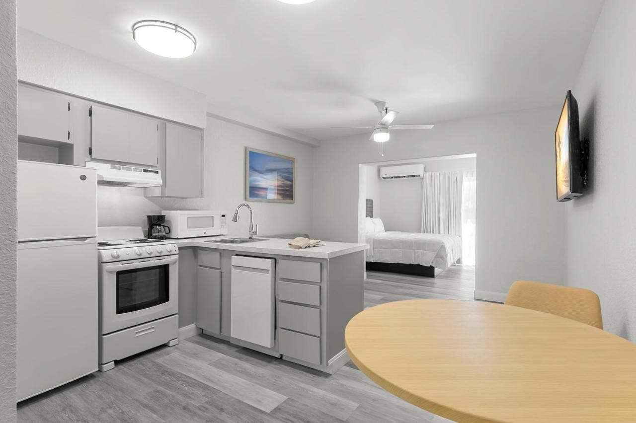 | Grand Shores West