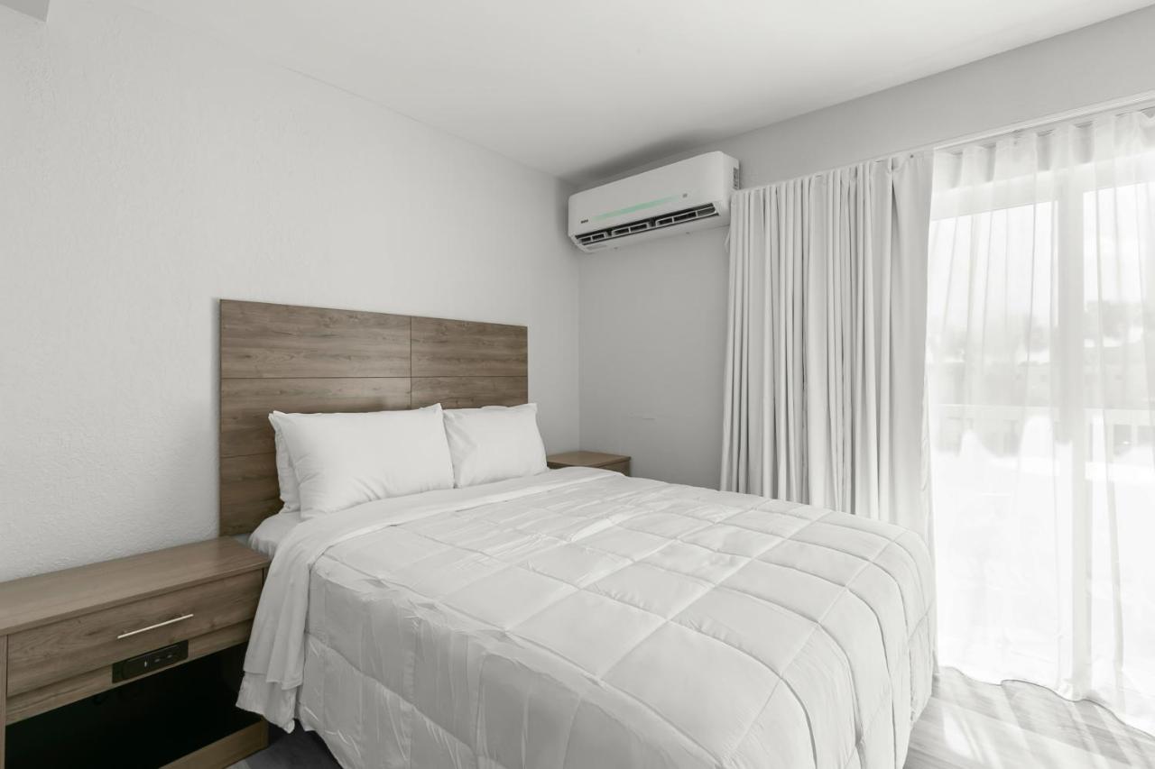 | Grand Shores West