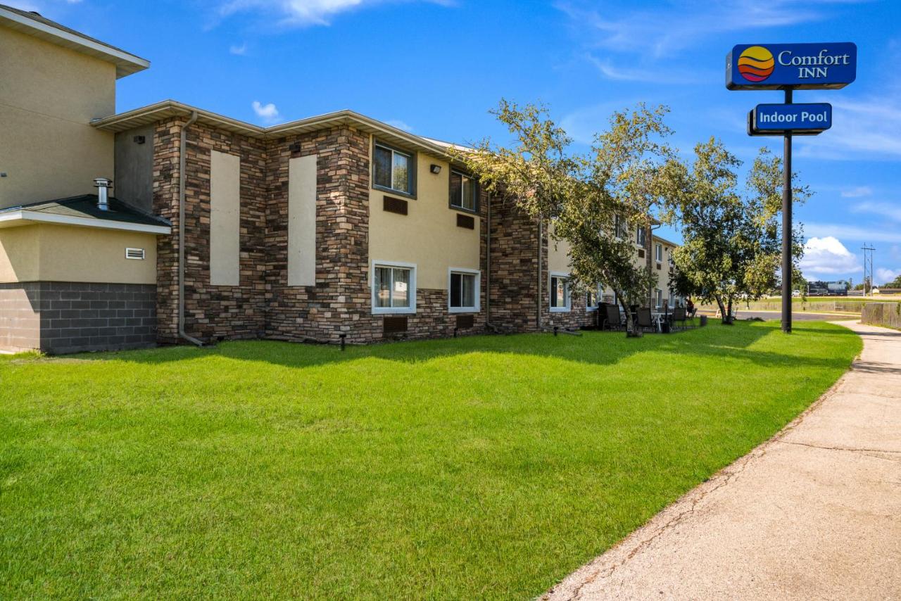 Queen Room - Accessible/Nonsmoking at Comfort Inn Onalaska - La Crosse Area