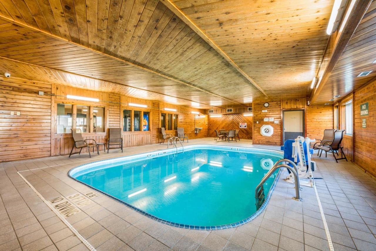 Queen Room - Accessible/Nonsmoking at Comfort Inn Onalaska - La Crosse Area