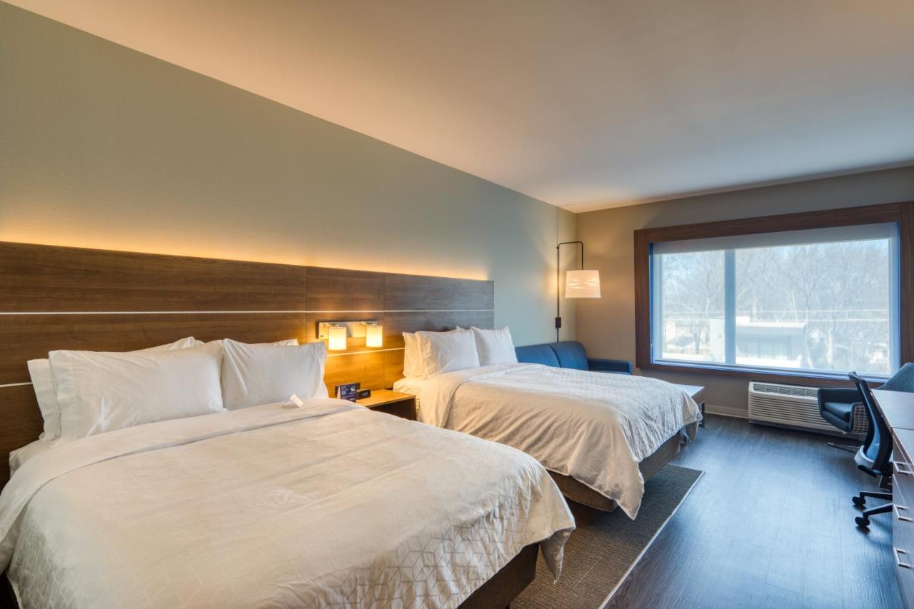 Queen Suite at Holiday Inn Express & Suites Charlotte - South End by IHG