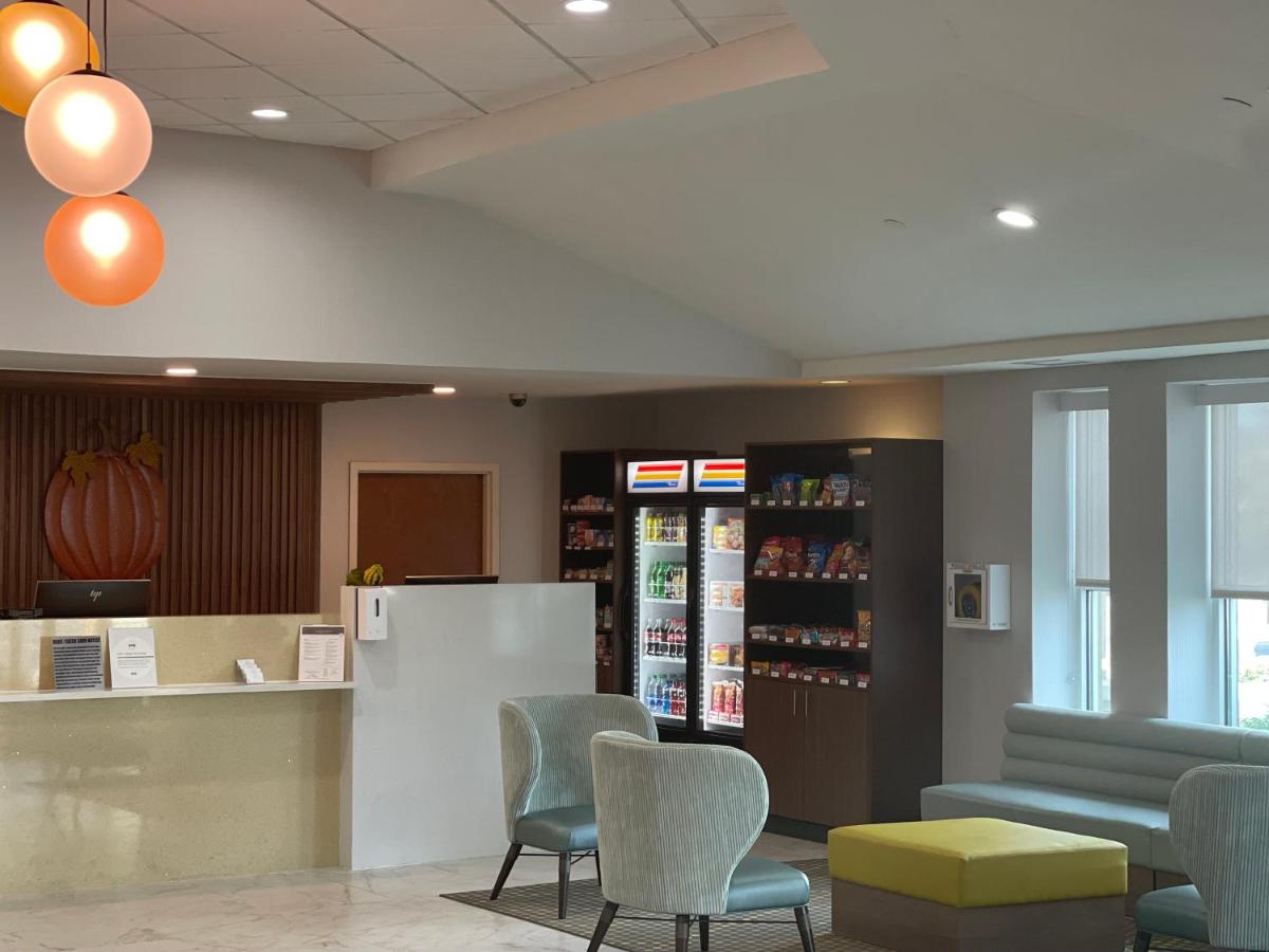 | Holiday Inn Martinsburg, an IHG Hotel