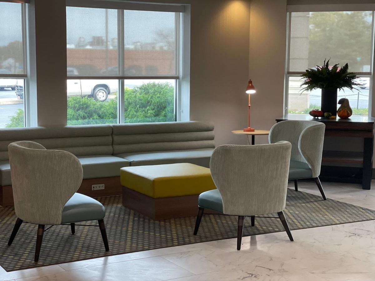 | Holiday Inn Martinsburg, an IHG Hotel