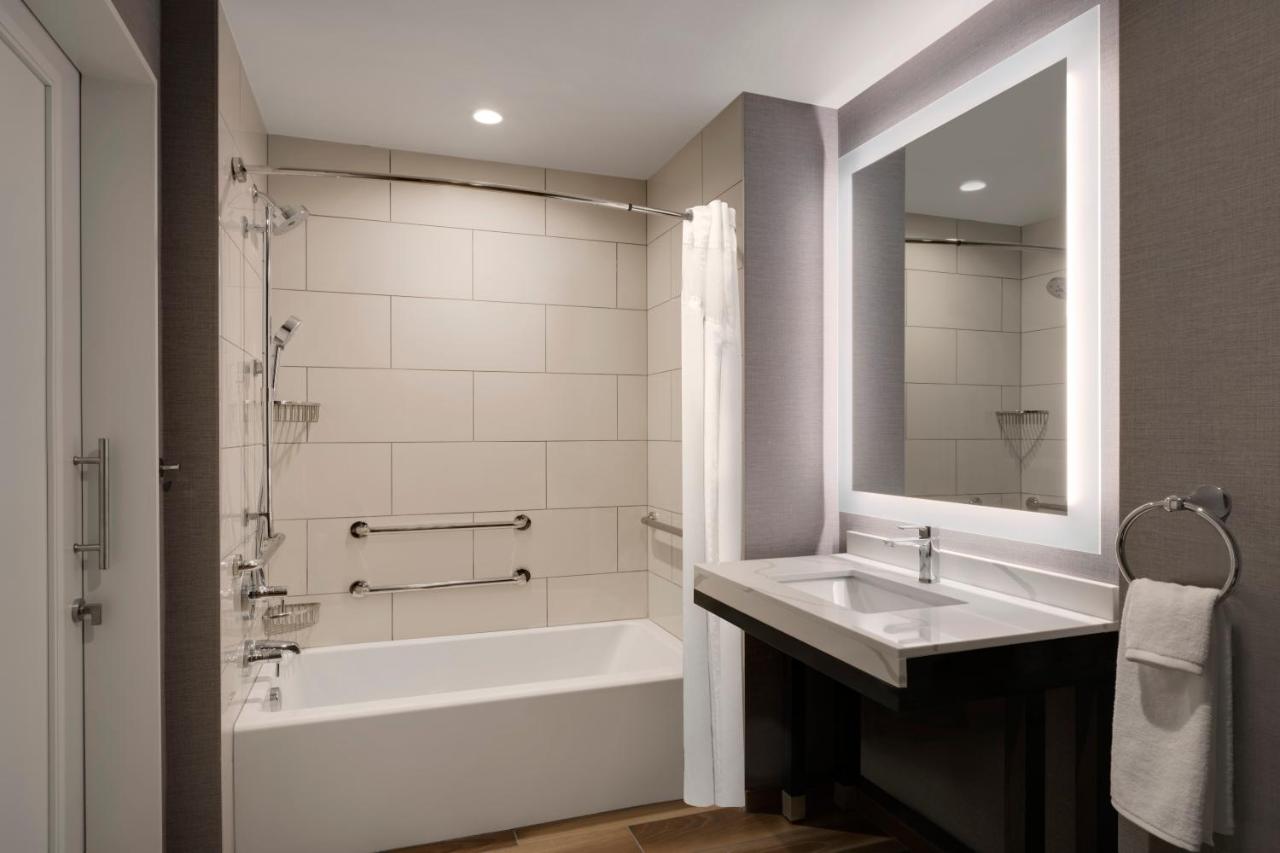 Queen Room - Disability Access at Hyatt Place LAX/Century Blvd