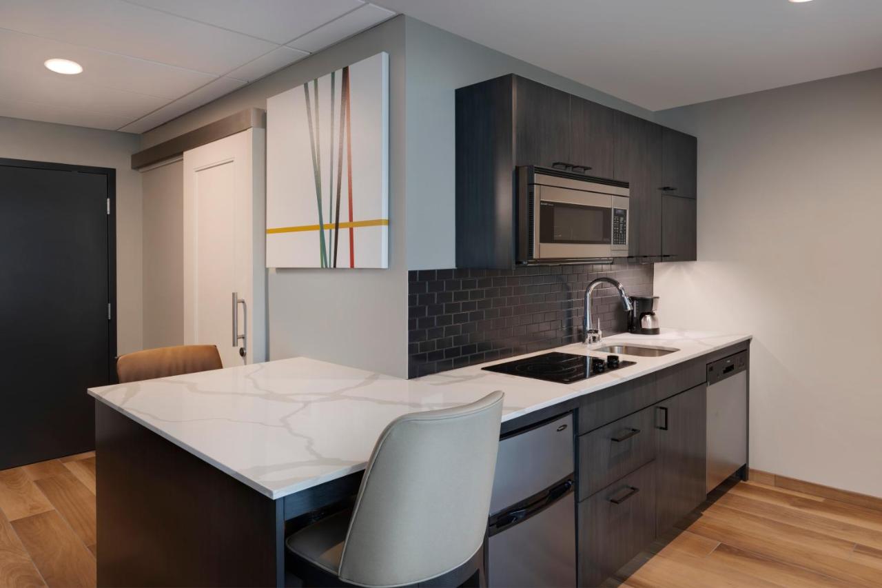 King Studio at Hyatt House LAX/Century Blvd