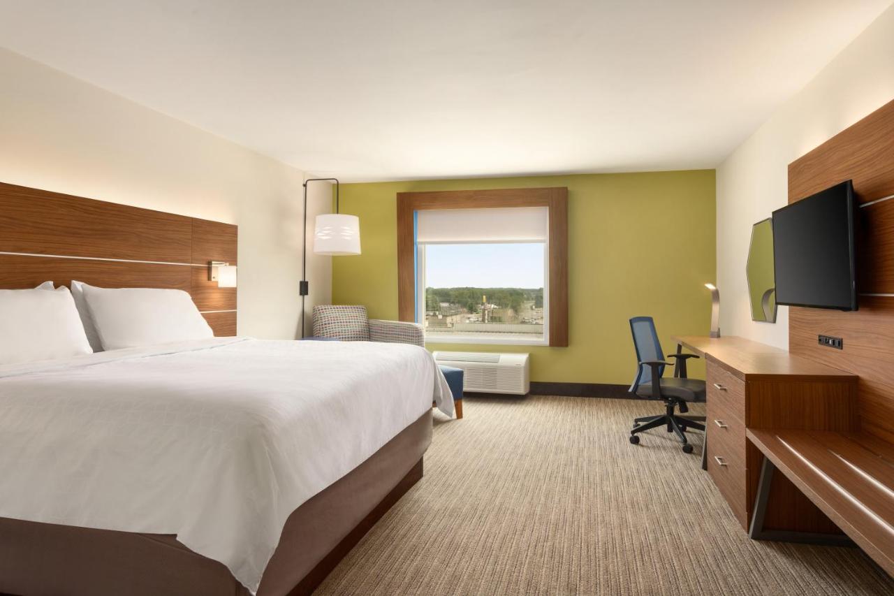 King Room - Non-Smoking at Holiday Inn Express Inn & Suites Searcy by IHG