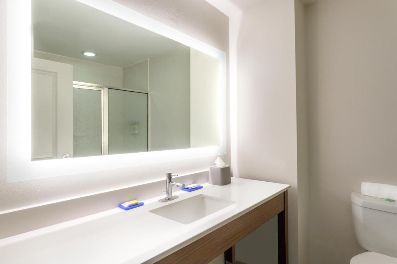 Executive King Suite at Holiday Inn Express Inn & Suites Searcy by IHG
