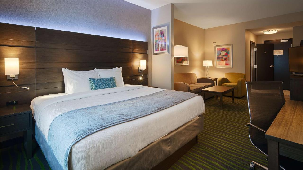 King Suite with Bath Tub - Disability Access at Best Western Plus Prien Lake Hotel & Suites - Lake Charles