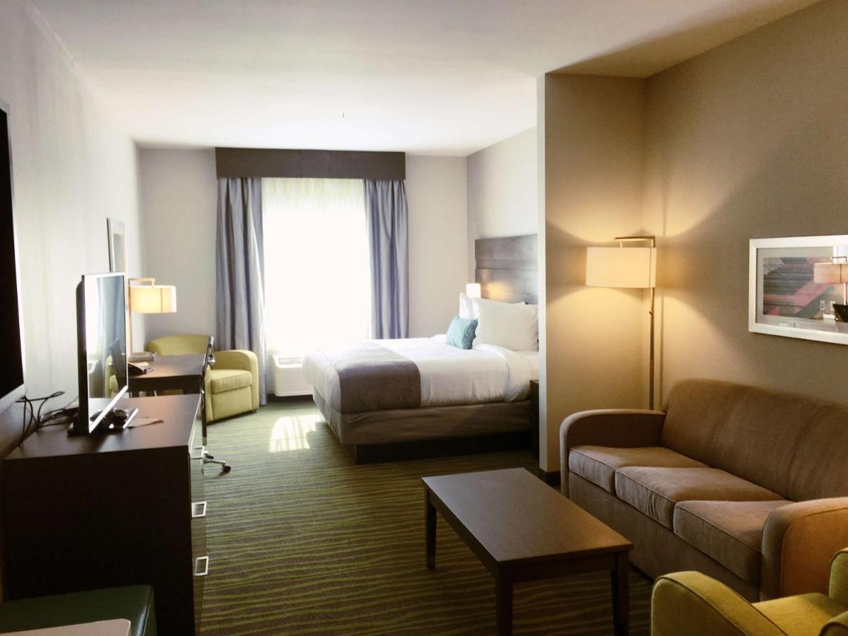 King Suite with Bath Tub - Disability Access at Best Western Plus Prien Lake Hotel & Suites - Lake Charles