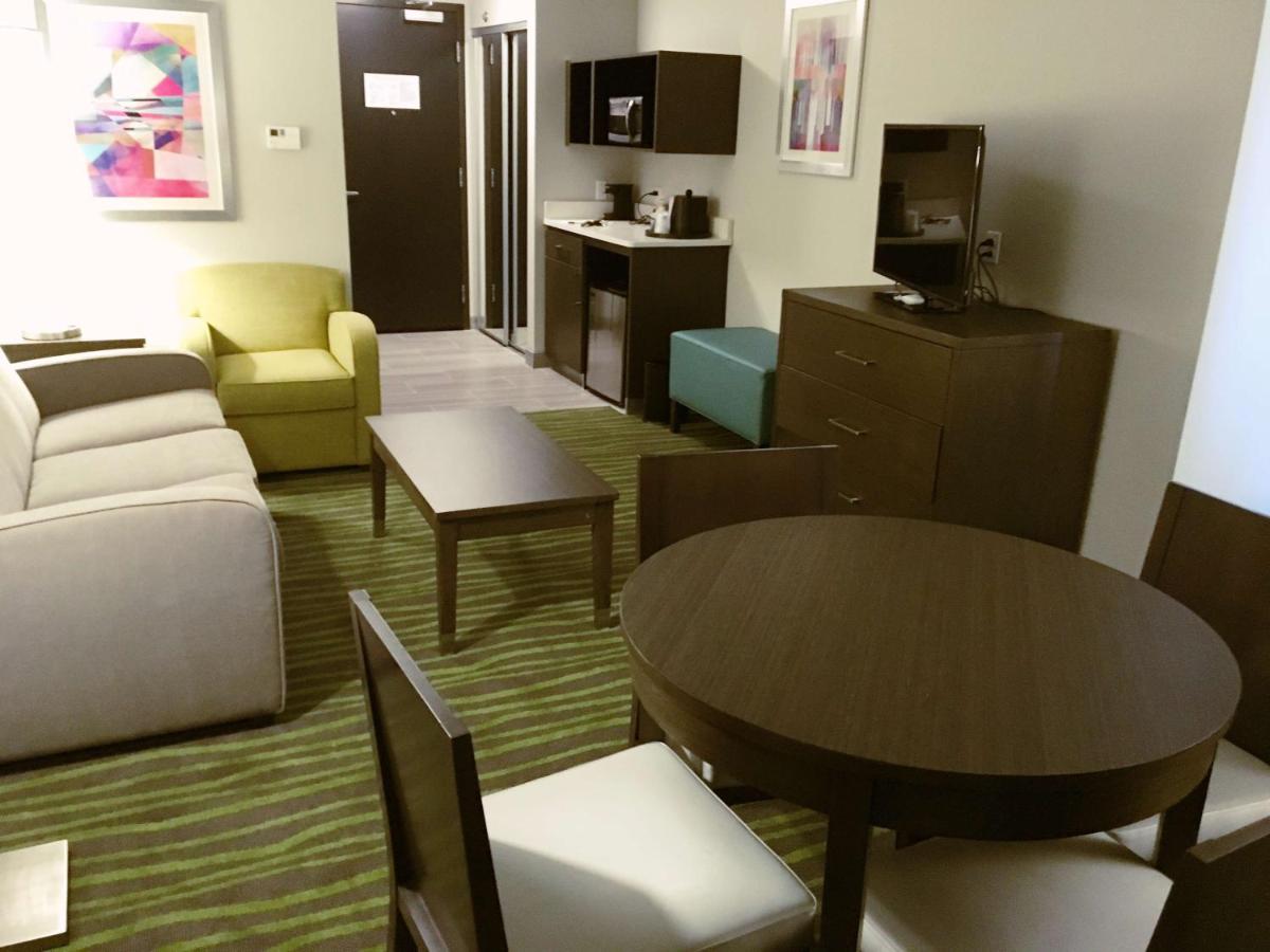 Deluxe King Suite at Best Western Plus Prien Lake Hotel & Suites - Lake Charles
