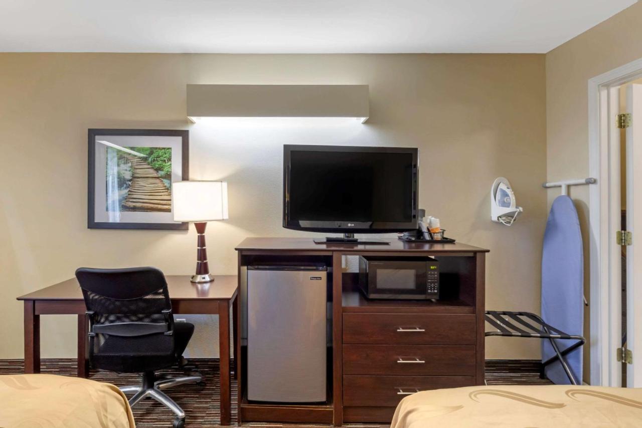 Double Room with Two Double Beds - Accessible/Non-Smoking at Quality Inn Seneca US-123