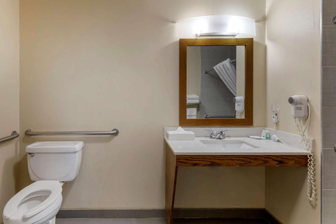 Double Room with Two Double Beds - Accessible/Non-Smoking at Quality Inn Seneca US-123