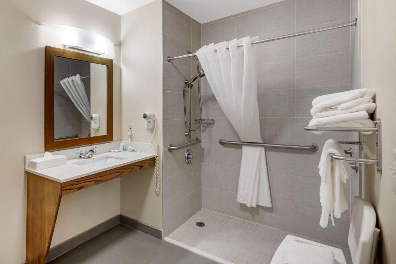 Double Room with Two Double Beds - Accessible/Non-Smoking at Quality Inn Seneca US-123