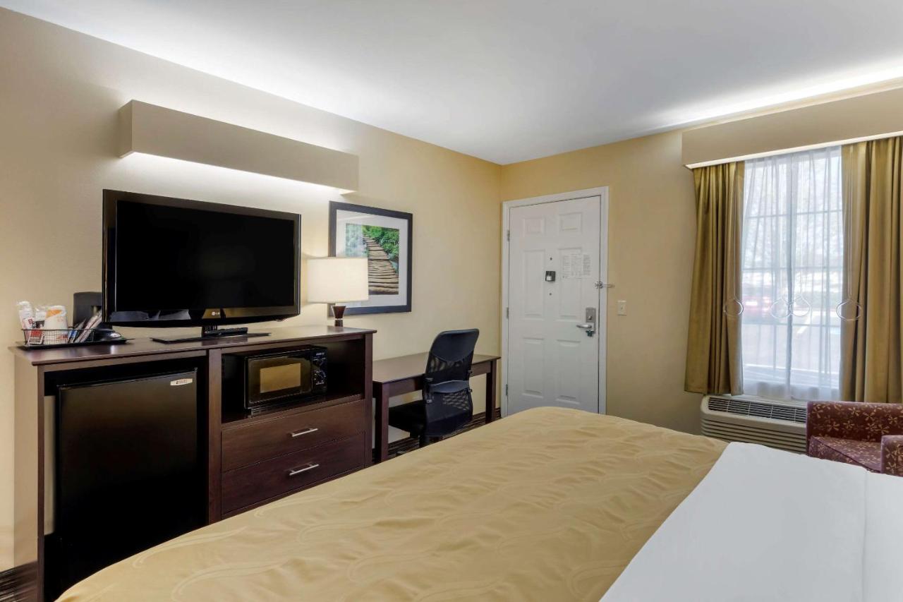 King Room - Accessible/Non-Smoking at Quality Inn Seneca US-123