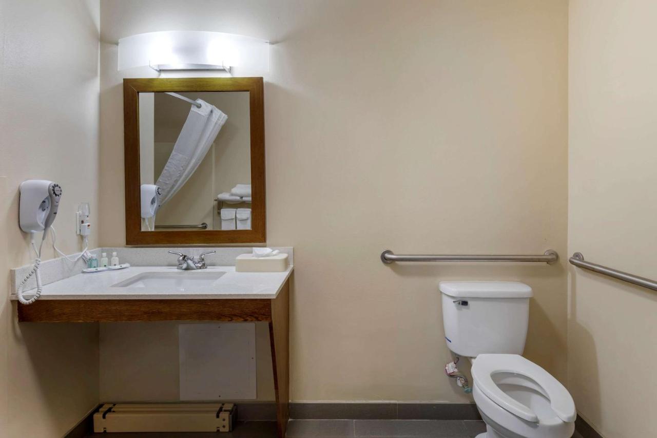 King Room - Accessible/Non-Smoking at Quality Inn Seneca US-123