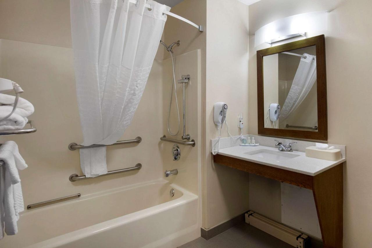 King Room - Accessible/Non-Smoking at Quality Inn Seneca US-123