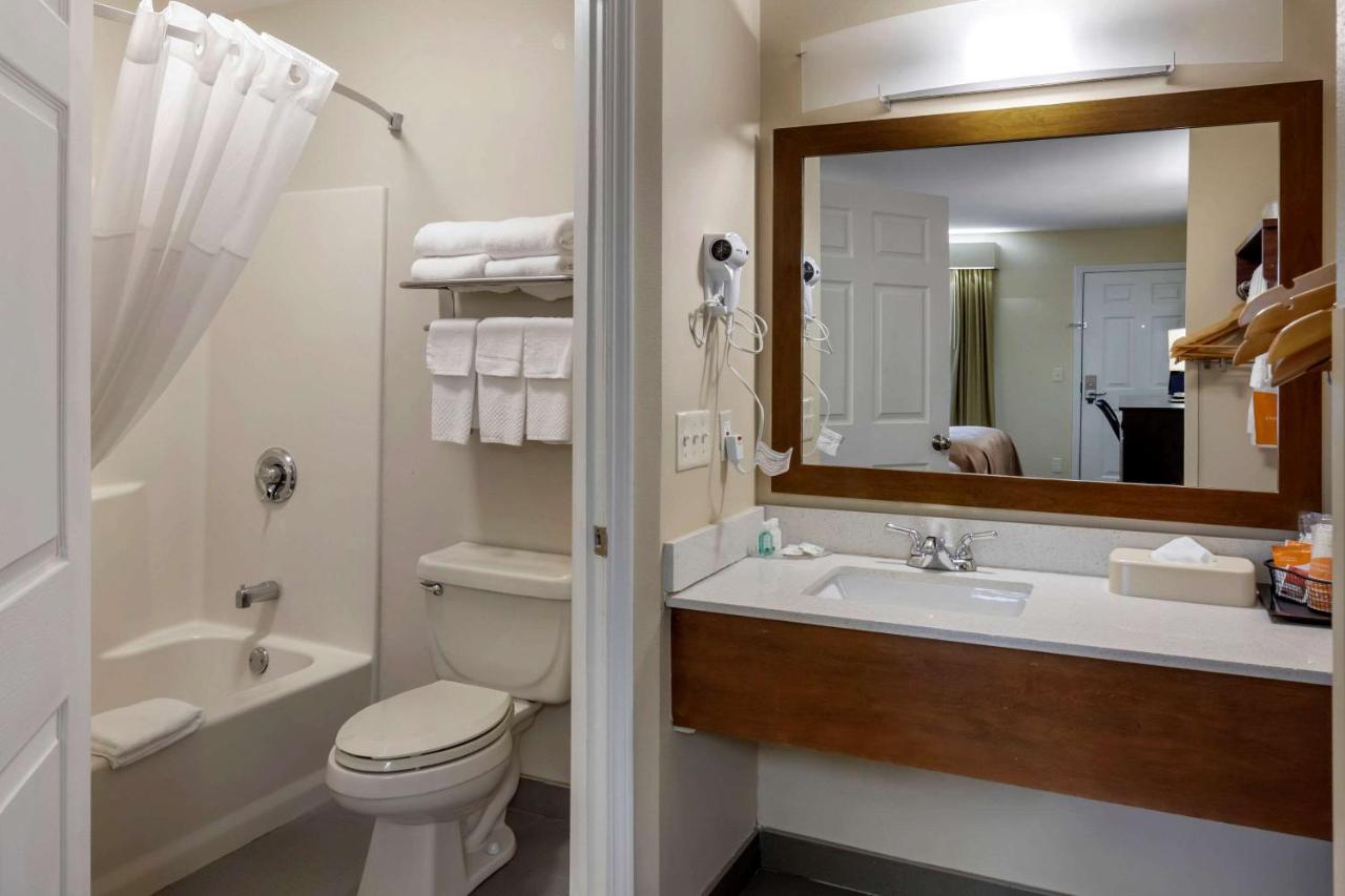 Double Room with Two Double Beds - Non-Smoking at Quality Inn Seneca US-123