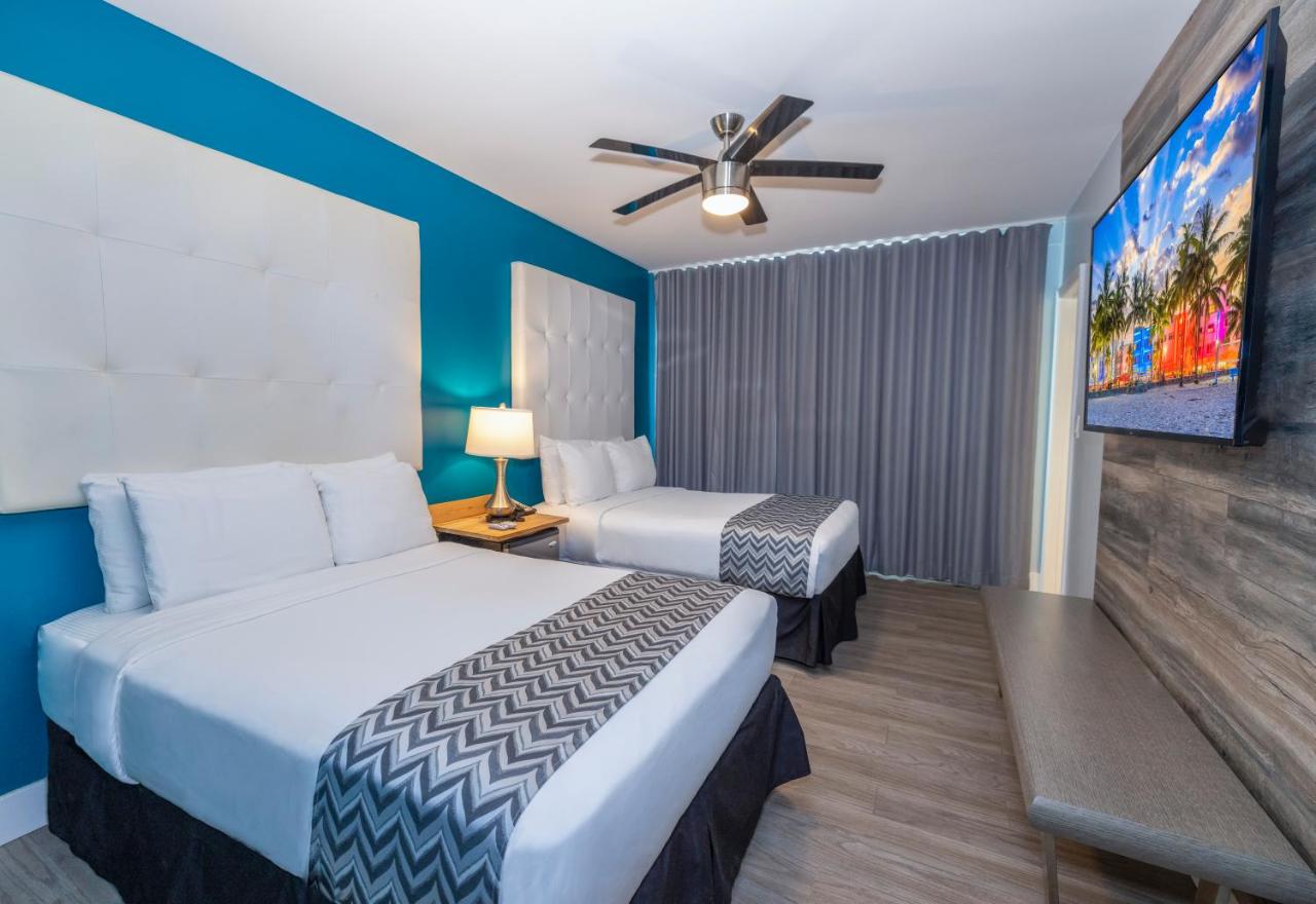 Deluxe Double Room at The Colony Hotel