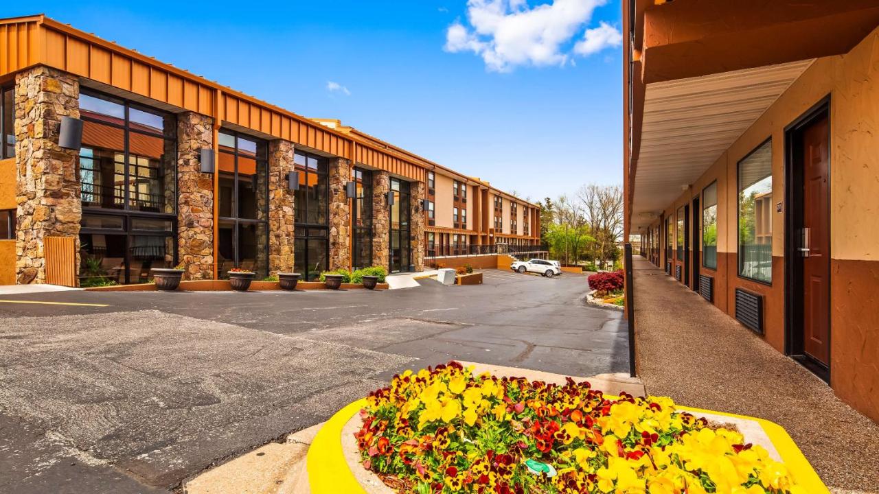 | Best Western Center Pointe Inn